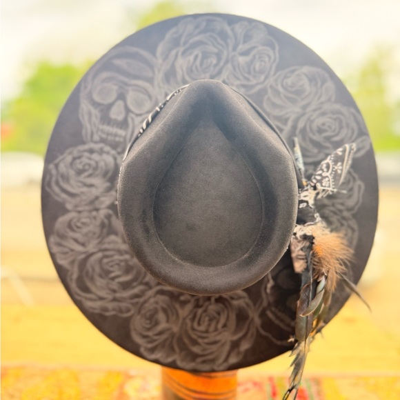 Black Skull and Roses Women\'s Hat, hand burned